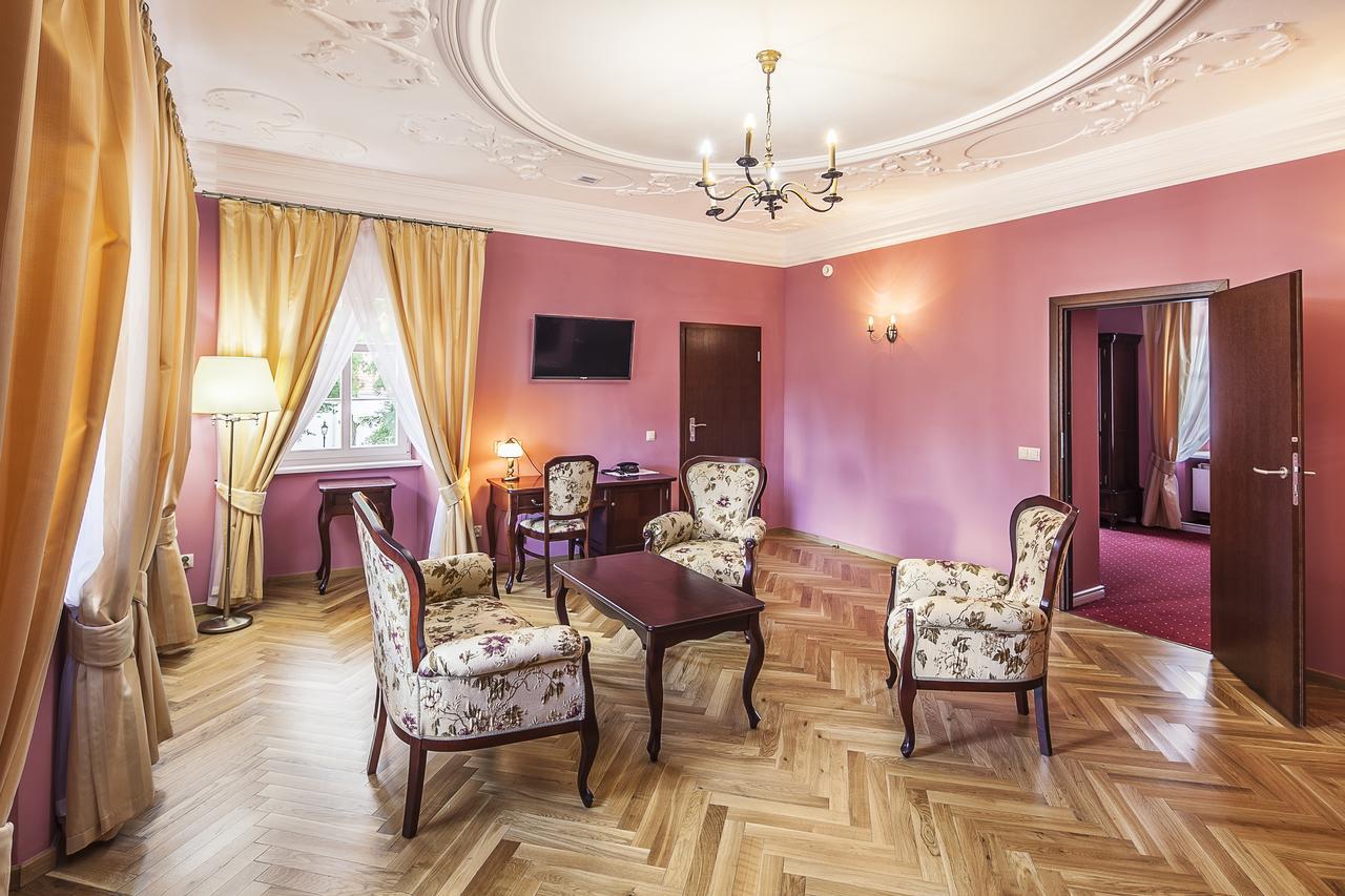 Palac Lagow 3*